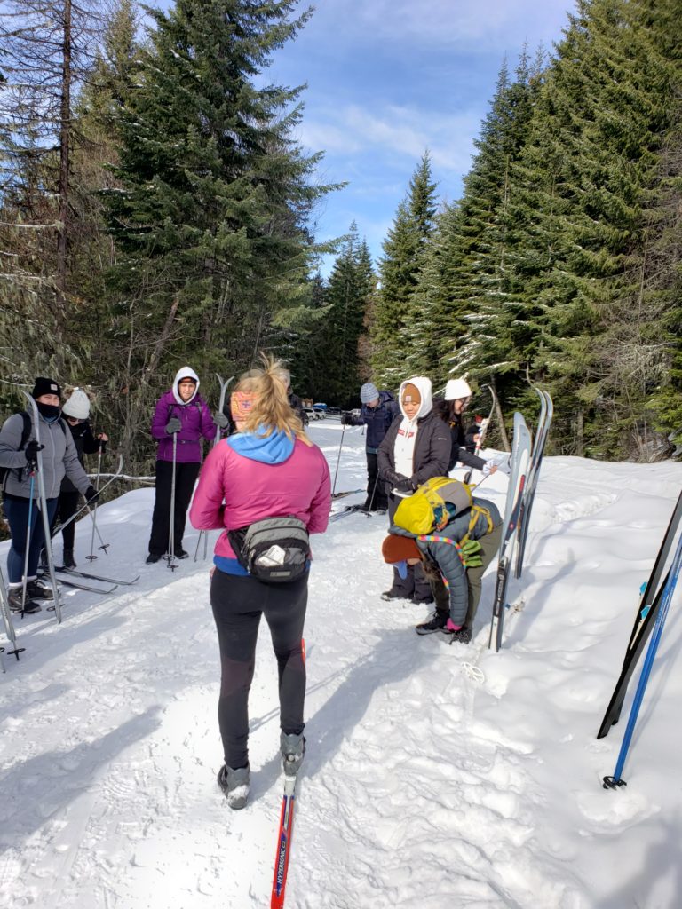 Photography of a group of skiiers at the Palouse Divide enjoying a free ski lesson