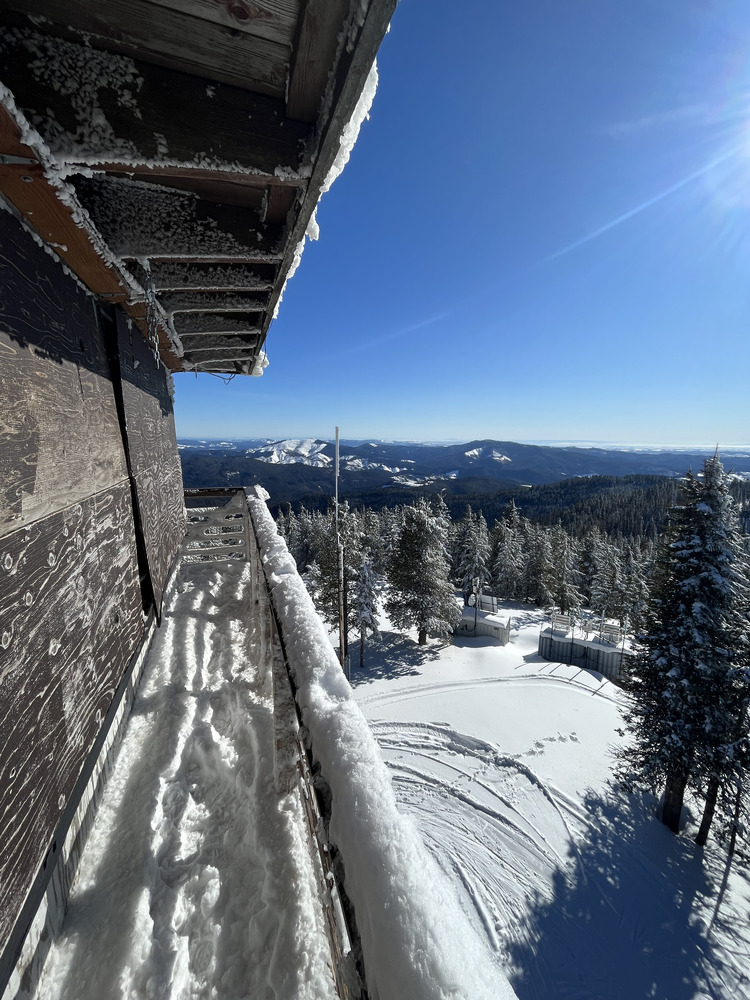 A photography of the view from Bald Mountain Lookout
